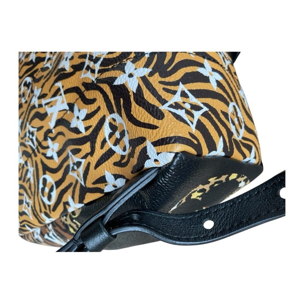 Louis Vuitton Monogram Jungle Palm Springs PM Leopard Backpack​​ - Picture 6 of 15